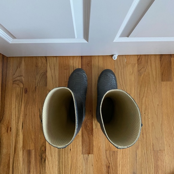 Hunter rain boots in grey croc - Picture 4 of 7